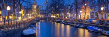 Canal d'Amsterdam au crépuscule, reflet splendide. 