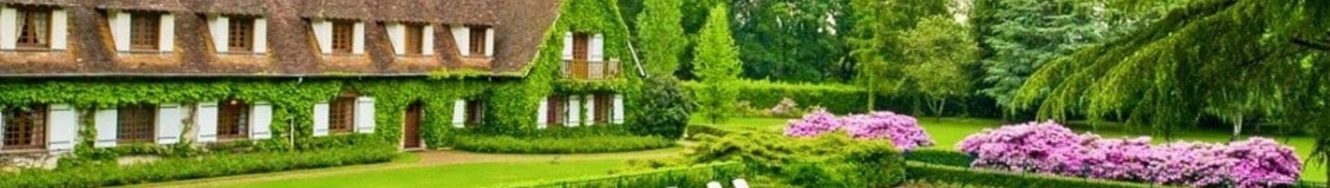 Maison de campagne Sologne, jardin luxuriant et piscine.