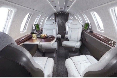 Jet privé Citation CJ4 intérieur en cuir blanc