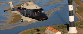 HN 175 : Hélicoptère survolant une île balisée.