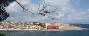 Héraklion Nikos Kazantzakis : ville côtière traditionnelle, mer bleu.