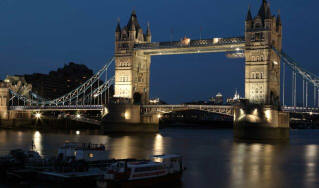London Bridge éclairé de nuit