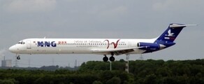 location jet privé : Avion MIAT atterrissant, arbres en arrière-plan.
