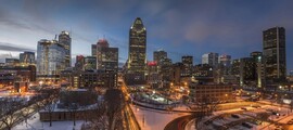 Paysage nocturne Montréal, gratte-ciel éclairé.