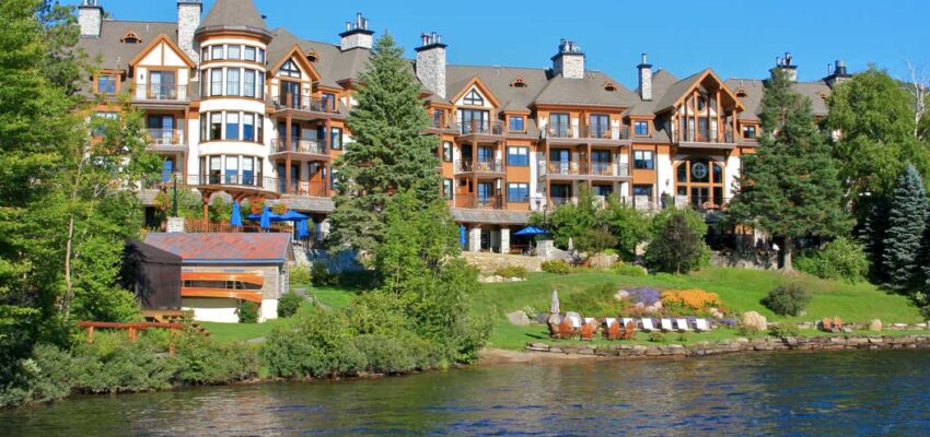 Page de réservation : Charmant complexe au bord du lac, ensoleillé.