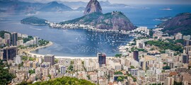 Vue aérienne Rio de Janeiro, baie, montagne.