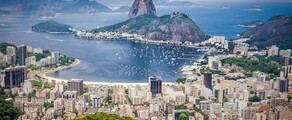 Vue aérienne Rio de Janeiro, baie, montagne.