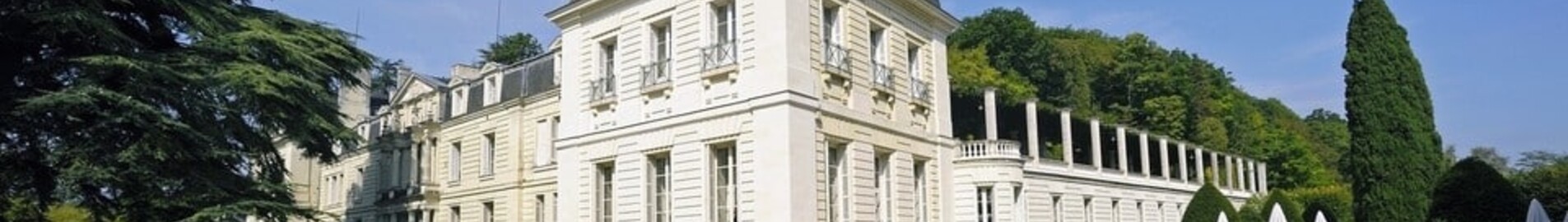 Château en Val De Loire sous un jour ensoleillé.