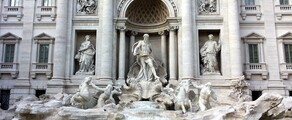 Fontaine de Trevi, Rome : statues et eau.