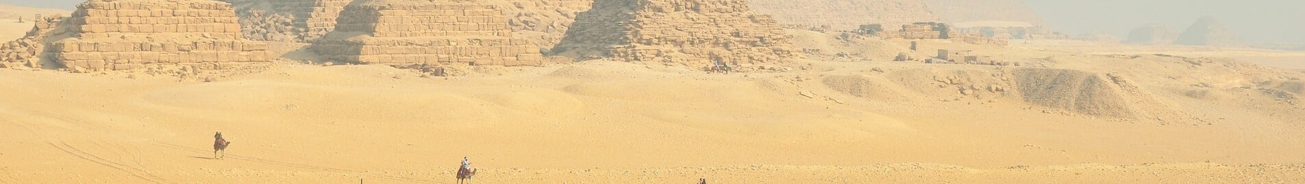 Great Pyramids Ride, skyline du Caire, temps clair.