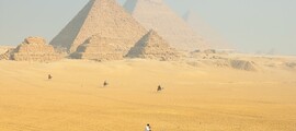 Great Pyramids Ride, skyline du Caire, temps clair.