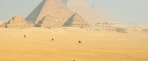 Great Pyramids Ride, skyline du Caire, temps clair.