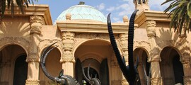 Page : Visitez Johannesbourg  
Texte alternatif: Visitez Johannesburg bâtiment orné avec sculptures d'antilope
