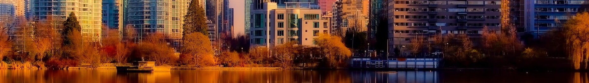 Reflet du coucher de soleil sur l'horizon de Vancouver, escapade luxueuse parfaite.