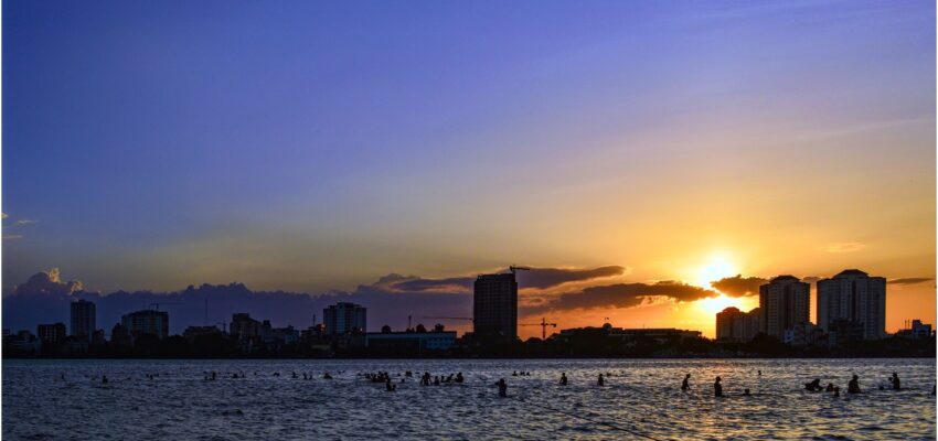Hanoï : toits de la ville au coucher du soleil et plaisir de l'eau
