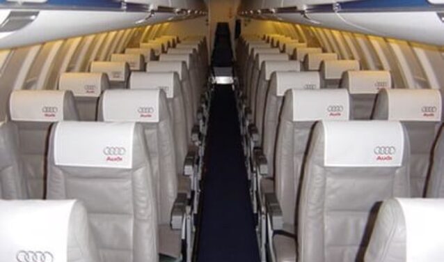 emplacement de jet privé, CRJ 200 intérieur, sièges en cuir gris.