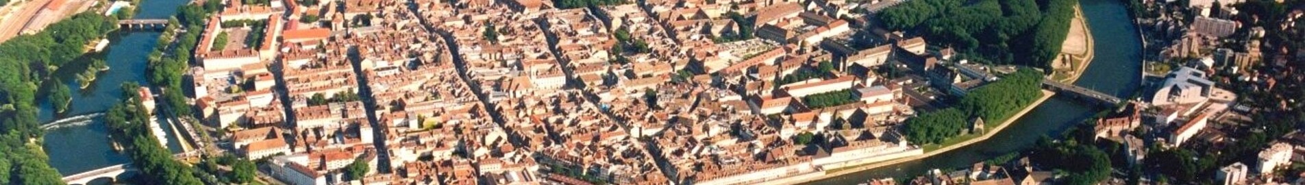 Besançon, vue aérienne, boucle Doubs historique.