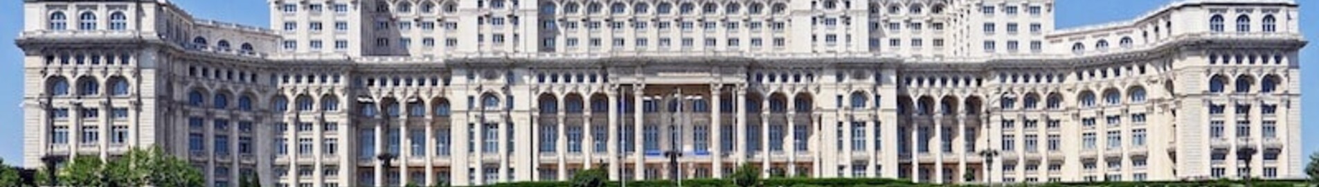 **Requête cible Yoast SEO:** Le Palais du Parlement à Bucarest

Le Palais du Parlement, vu de face.