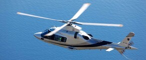 Hélicoptère Agusta 109 en vol