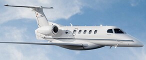 Phenom 300 blanc en vol