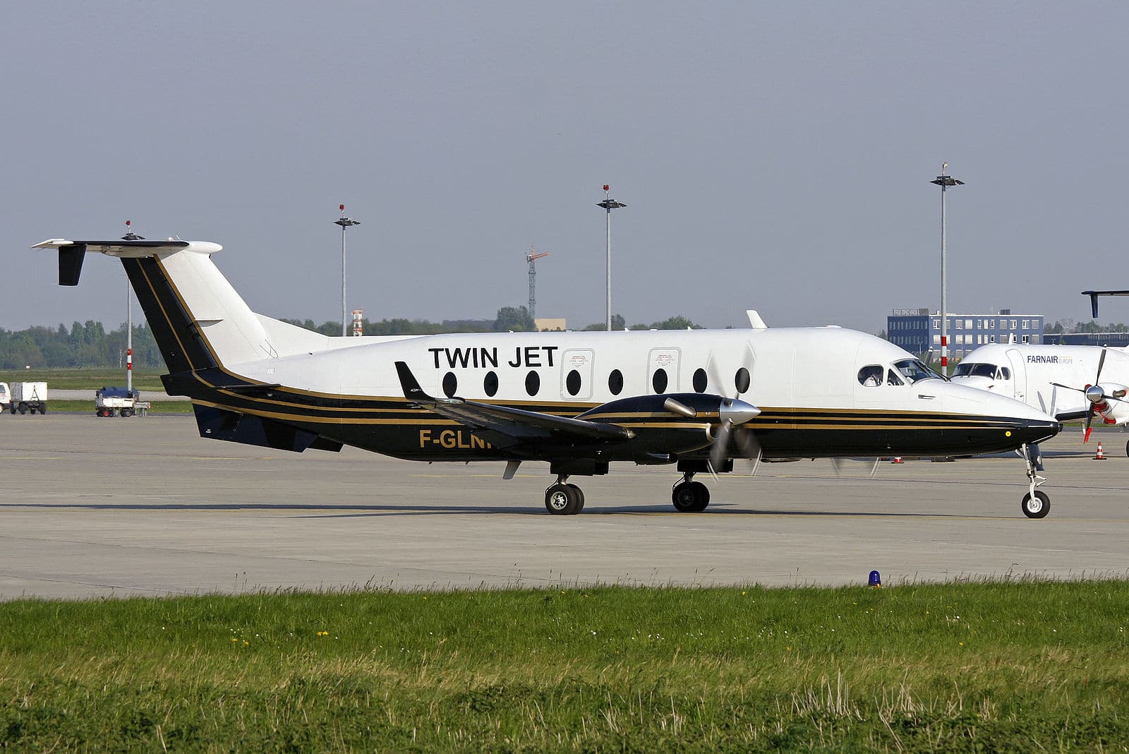 Twin jet. Beechcraft 1900. Jet Twins.