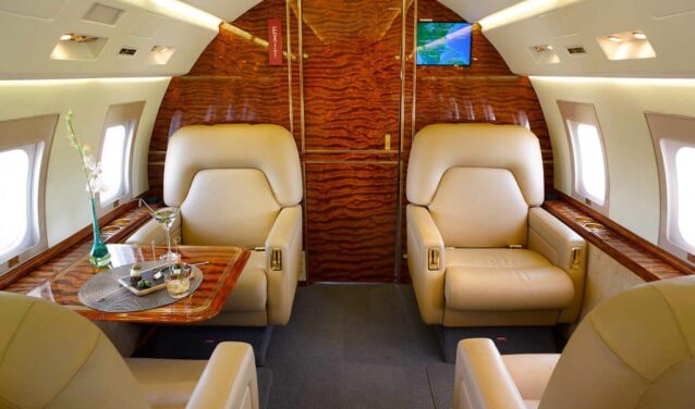Location de jet privé : intérieur luxueux CHALLENGER 601.