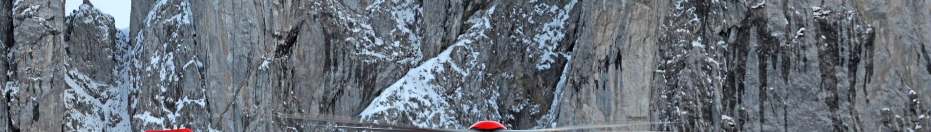 Hélicoptère rouge montagne