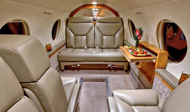 Intérieur jet privé Falcon 10 / 100