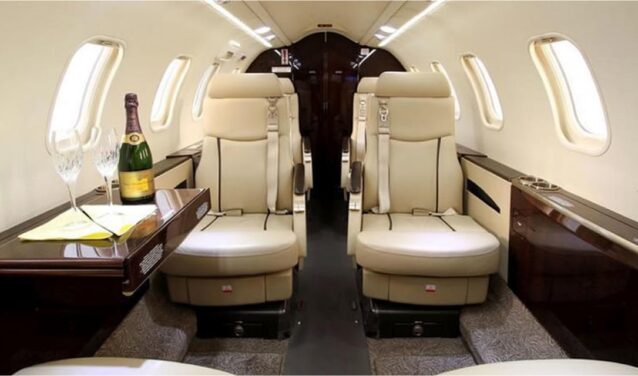location de jet privé : Intérieur luxueux du Learjet 40 XR.