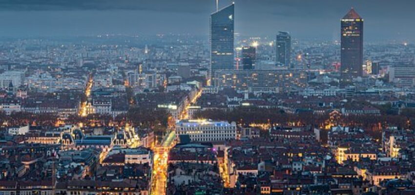 Lyon vue aérienne nuit
