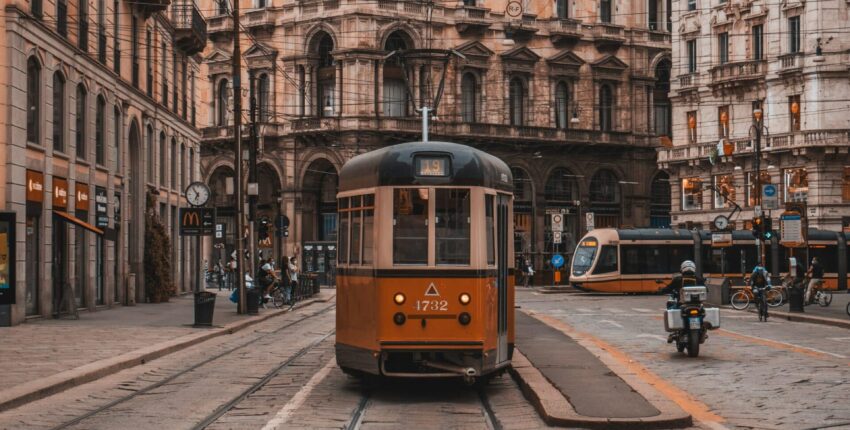 H1 : Tramway vintage dans la rue de Milan.