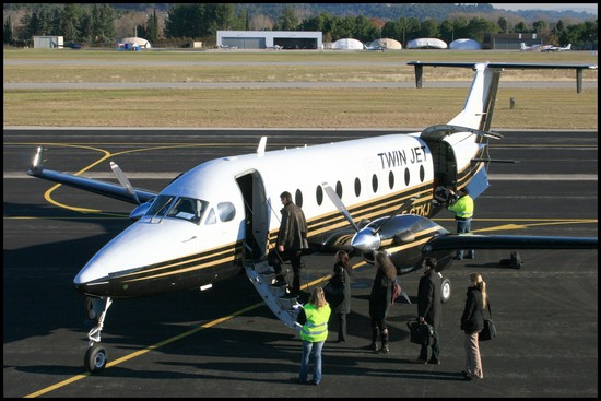 beech 1900 sur la piste d'atterrissage