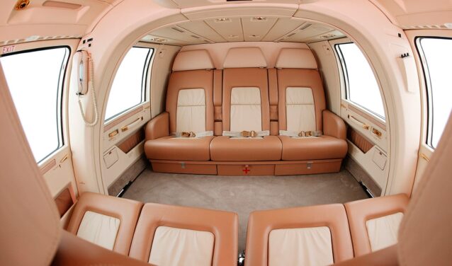 Hélicoptère Dauphin AS 365 intérieur