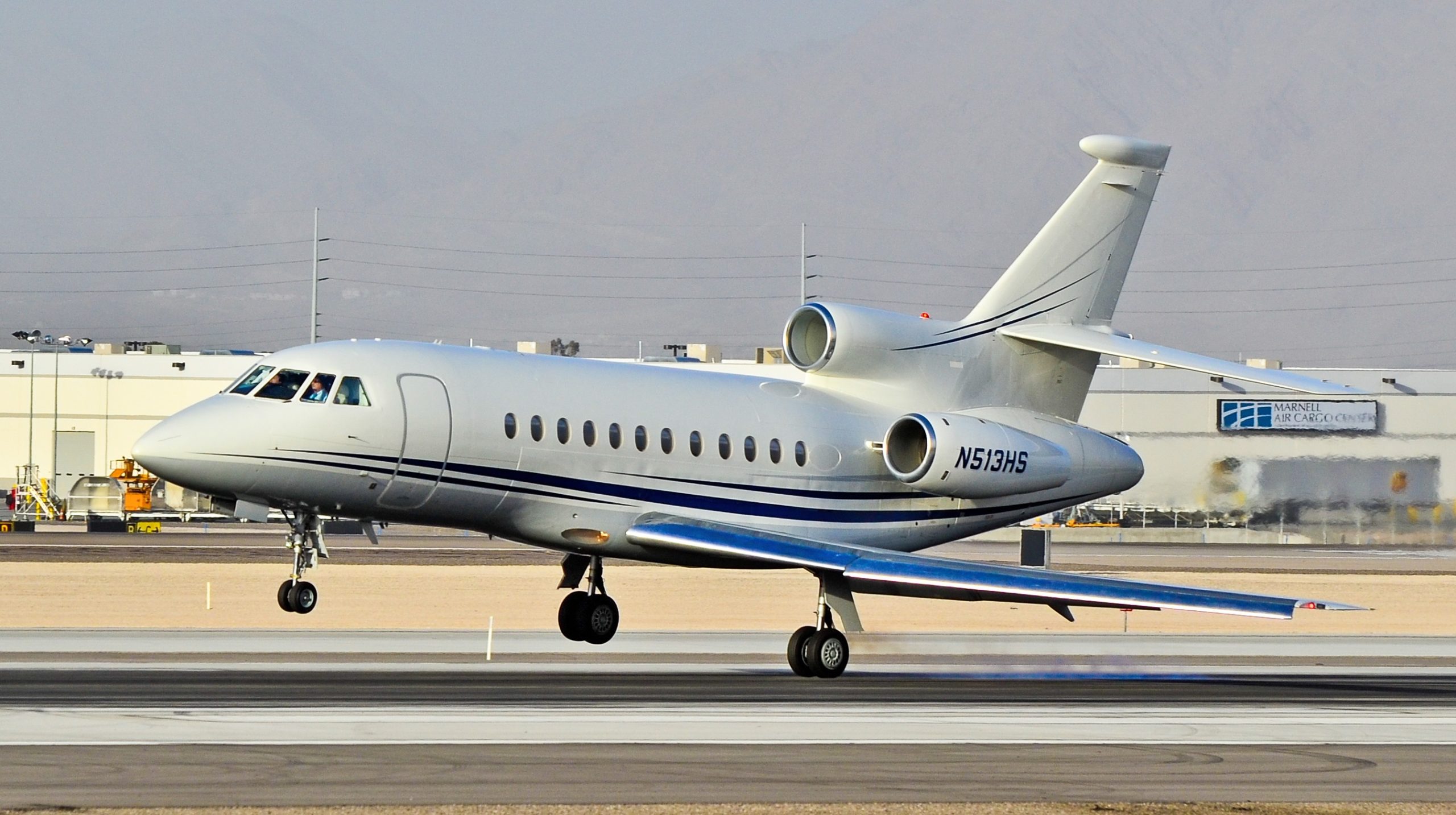 Jet privé Falcon 900LX au décollage