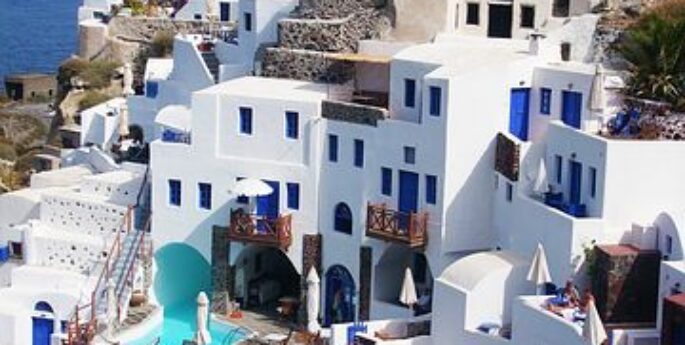 vue maisons blanches et fenêtres bleues Mykonos
