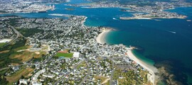 Vue aérienne Lorient, zones résidentielles, plages.