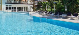 Merano - Dolomites : extérieur hôtel piscine, bâtiments.