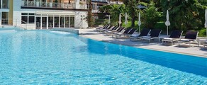 Merano - Dolomites : extérieur hôtel piscine, bâtiments.