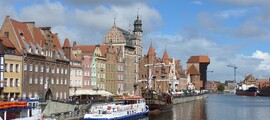 Gdansk : Bâtiments colorés et rivière pittoresque.