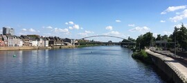 Maastricht Aix La Chapelle - scène de rivière moderne.