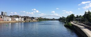 Maastricht Aix La Chapelle - scène de rivière moderne.