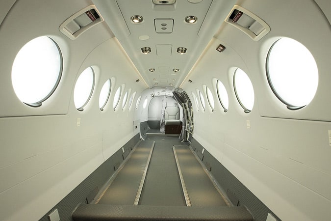 La cabina de carga de un King Air 350 para el transporte de mercancía.