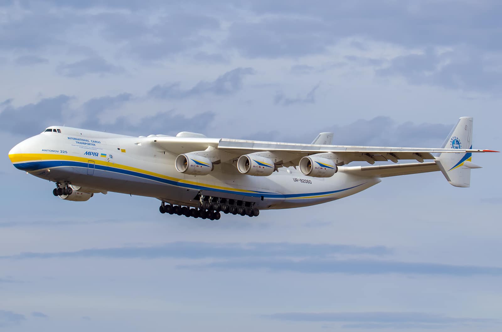 worlds largest cargo plane antonov 225