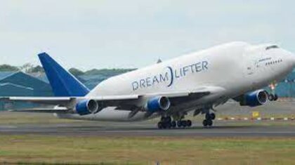 Boeing 747-400 Dreamlifter décollage