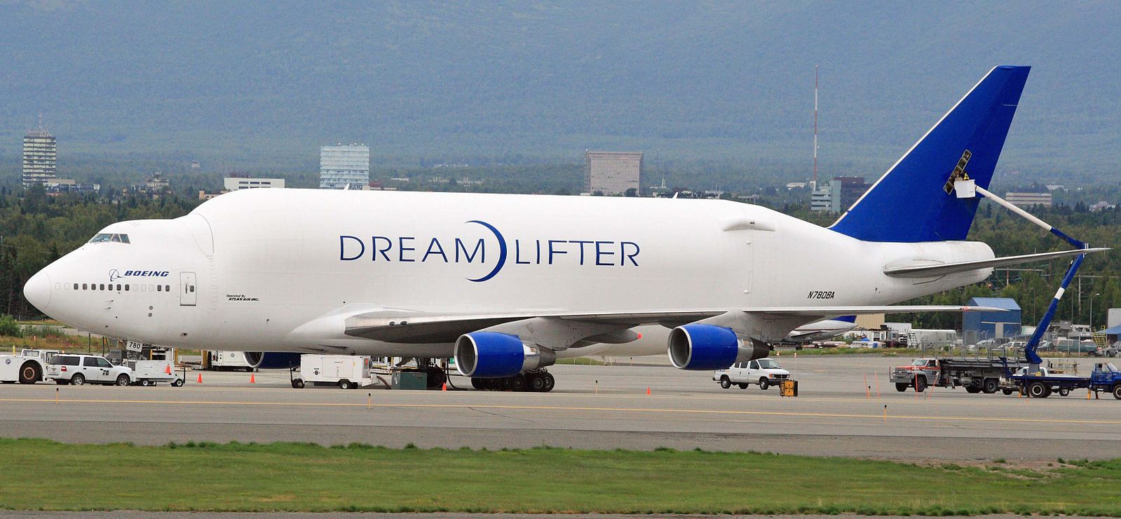 a-look-at-united-airlines-boeing-747-over-the-years