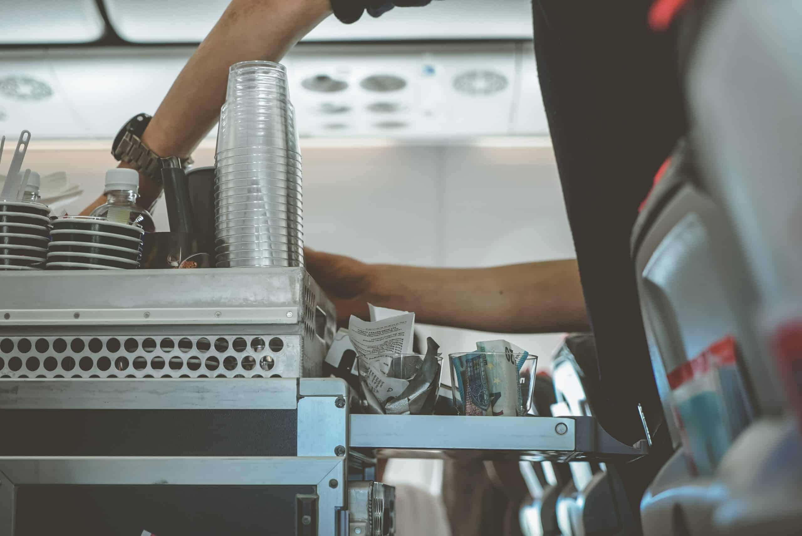 Hôtesse dans avion