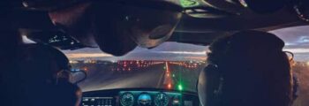 pilote jet privé piste atterrissage de nuit