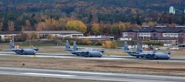 location de jet privé Ramstein en automne avec avions militaires