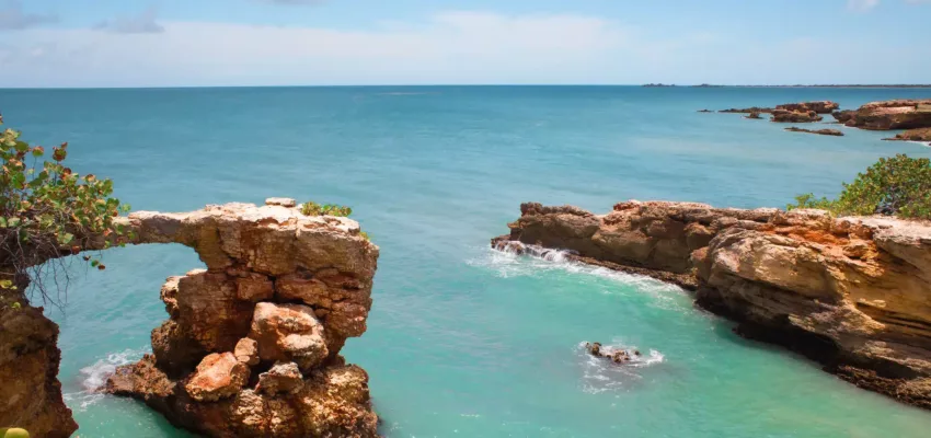 Cabo Rojo : Roches, eaux turquoise et ciel bleu.
