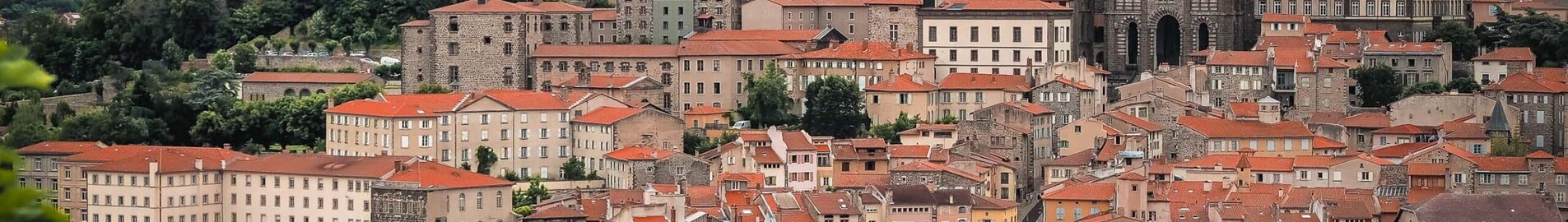Le Puy-en-Velay vue panoramique, statue et cathédrale.
